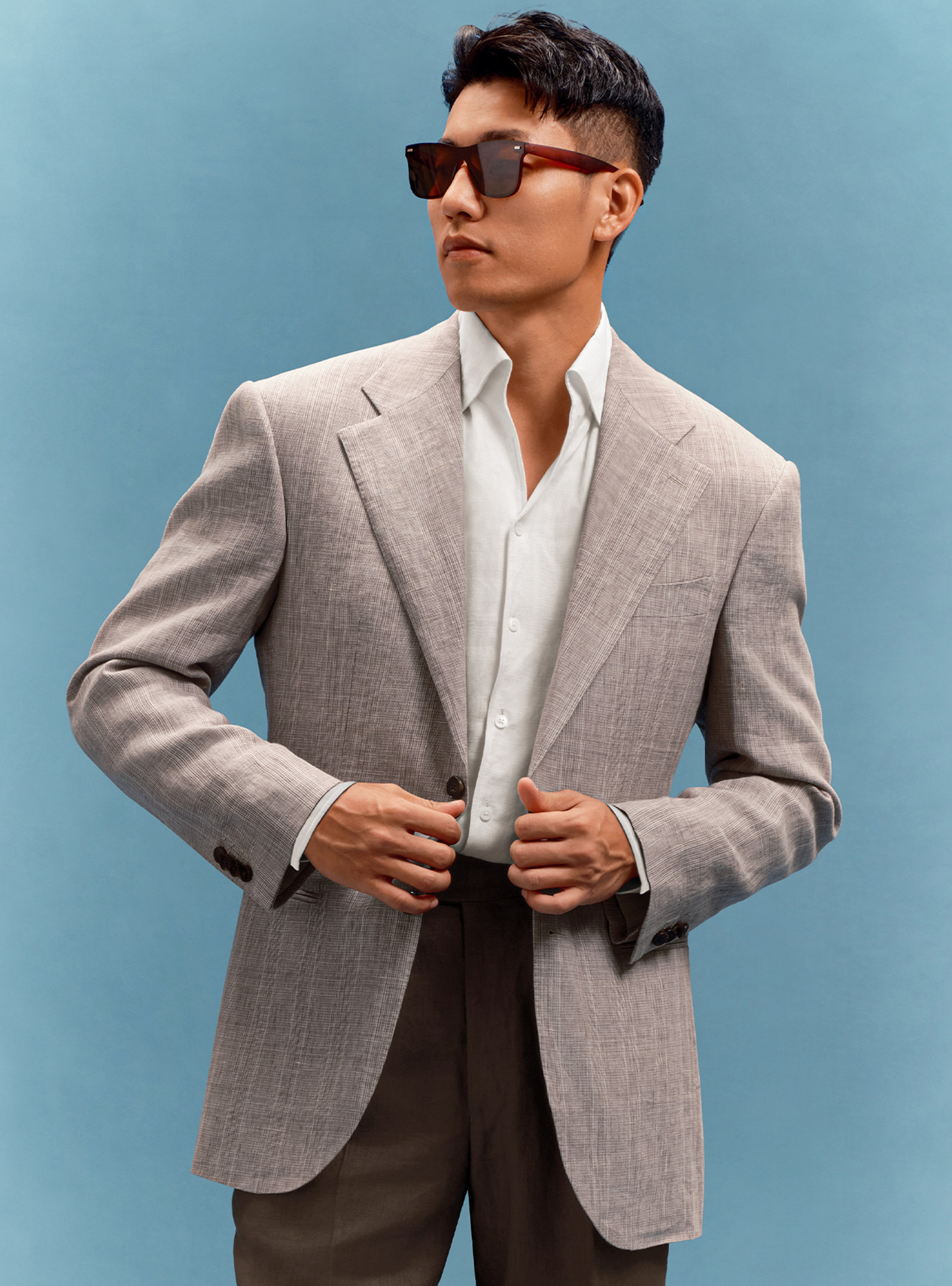 MT GERALD - Blazer single breasted, half canvas, 100% linho, com lapela notched larga - Taupe SKR
