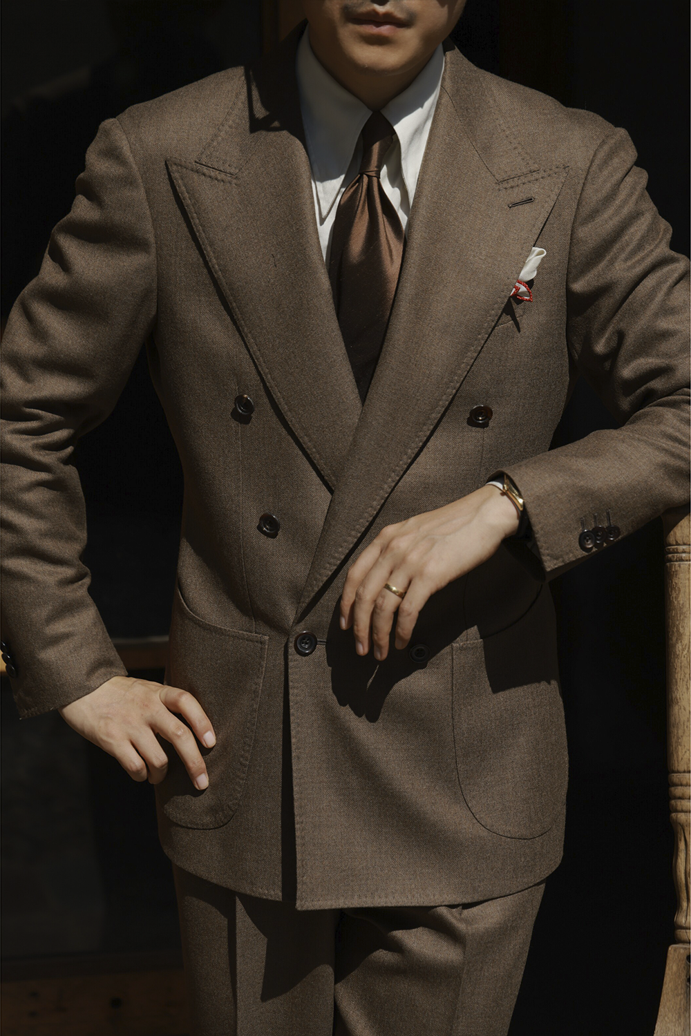 UGLENTLE  - Costume double breasted 6x1, half canvas, lapela peak, em lã merino super 100 18.75 µ, - Marrom UGLENTLE Time Travel Series