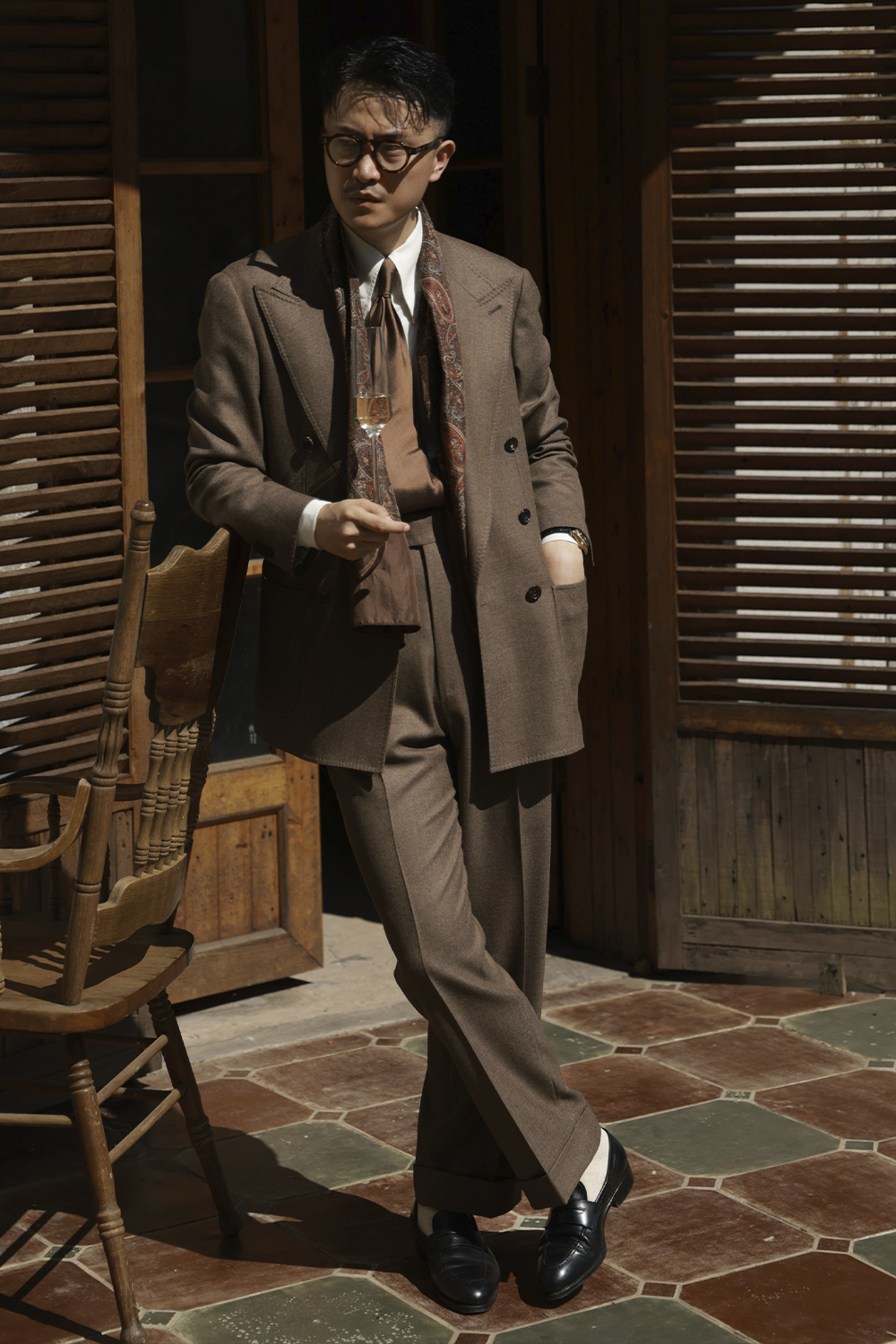 UGLENTLE  - Costume double breasted 6x1, half canvas, lapela peak, em lã merino super 100 18.75 µ, - Marrom UGLENTLE Time Travel Series