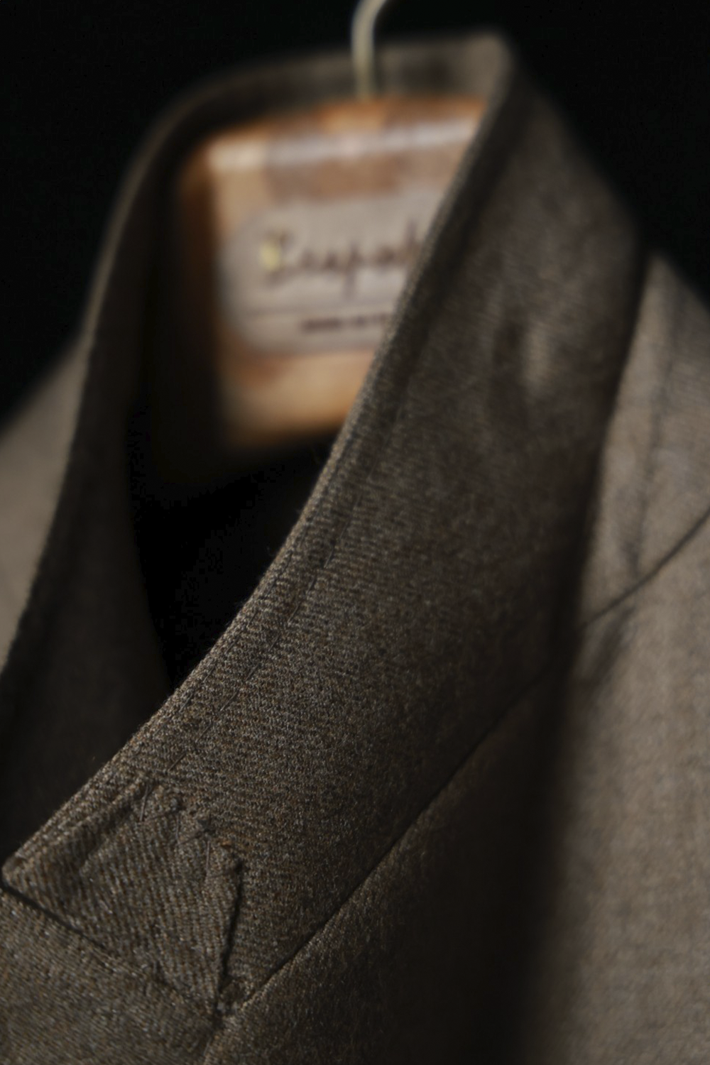 UGLENTLE  - Costume double breasted 6x1, half canvas, lapela peak, em lã merino super 100 18.75 µ, - Marrom UGLENTLE Time Travel Series