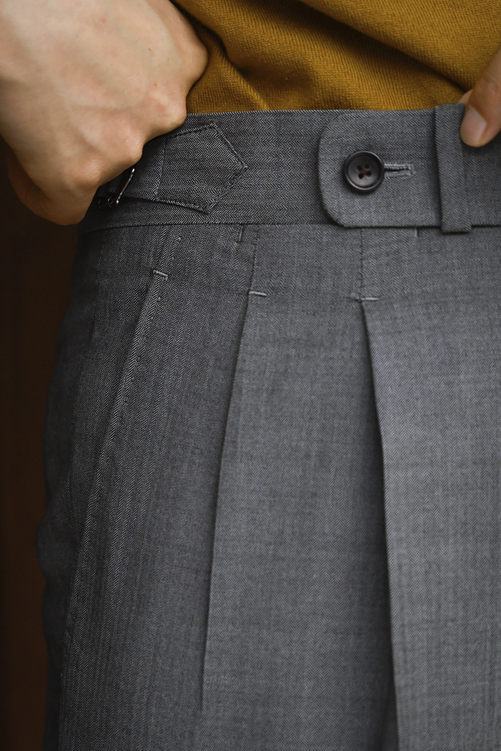 UGLENTLE - Calça em lã merino, super 120's 17.75 micron, com pregas, barra italiana e ajustadores laterais - Cinza Ardósia UGT