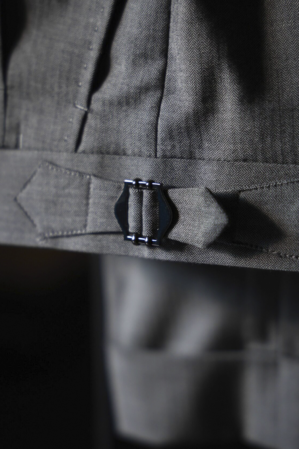 UGLENTLE - Calça em lã merino, super 120's 17.75 micron, com pregas, barra italiana e ajustadores laterais - Cinza Ardósia UGT