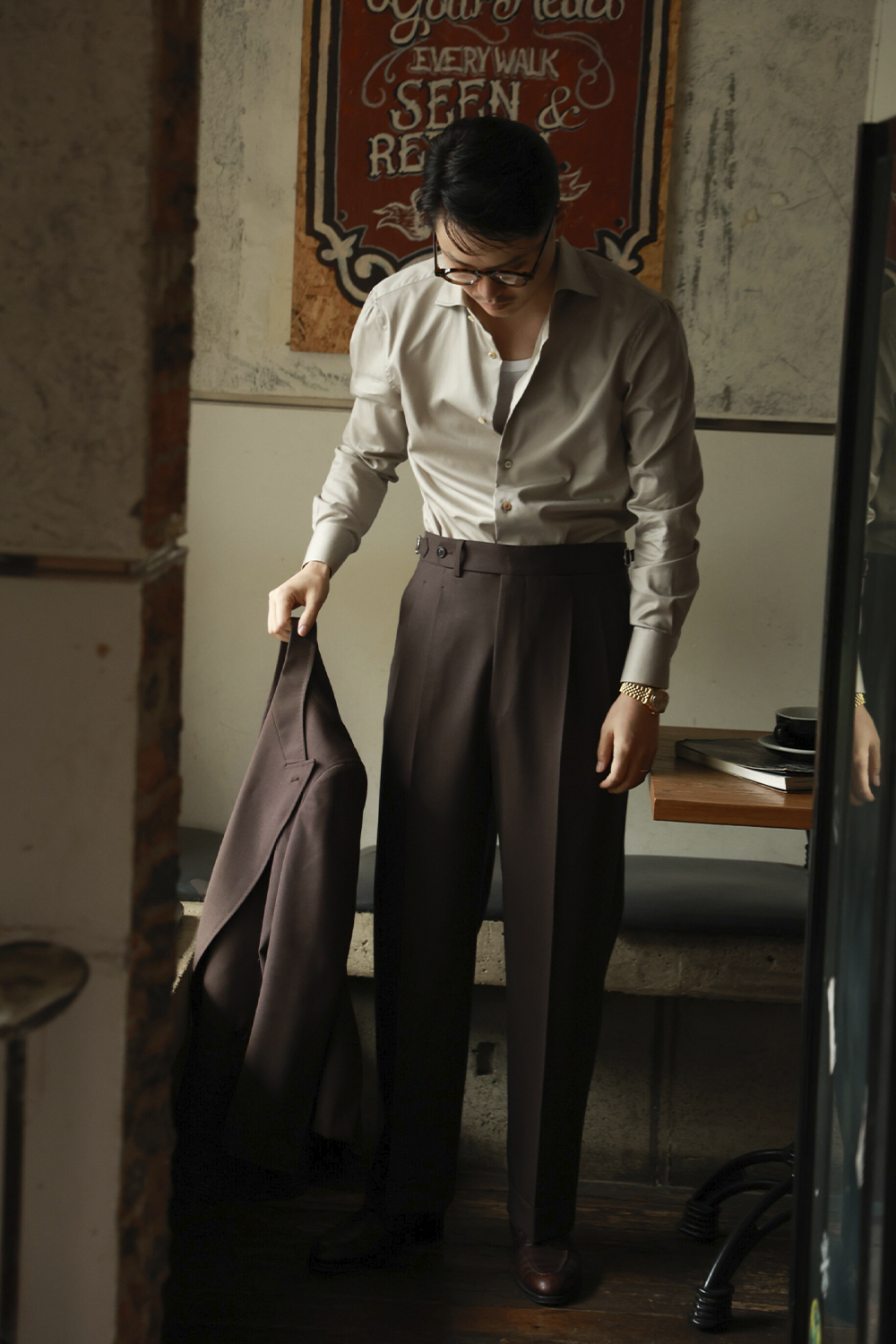 UGLENTLE - Calça em lã merino, super 120's 17.75 micron, com pregas, barra italiana e ajustadores laterais - Marrom UGT