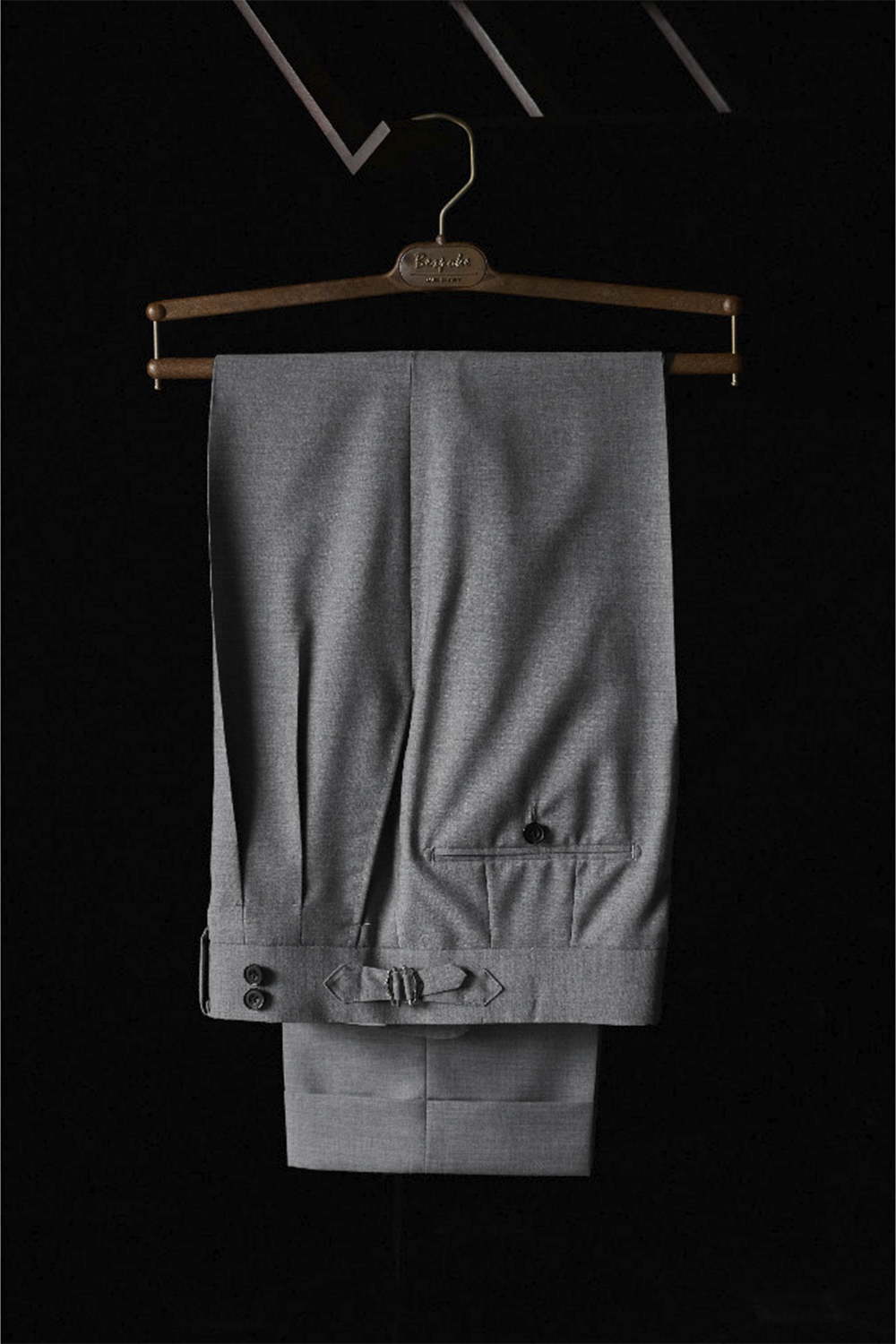 Lanifício Tollegno 1900 - Calça em lã merino, super 120's 17.75 micron, com pregas, barra italiana e ajustadores laterais - Cinza UGT