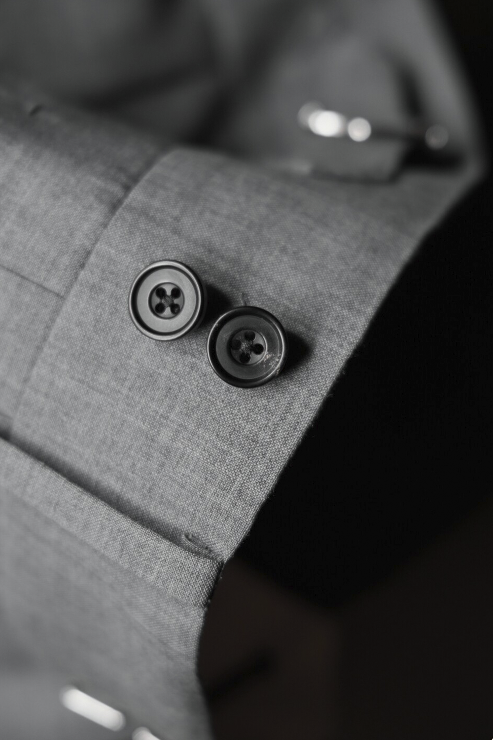 Lanifício Tollegno 1900 - Calça em lã merino, super 120's 17.75 micron, com pregas, barra italiana e ajustadores laterais - Cinza UGT