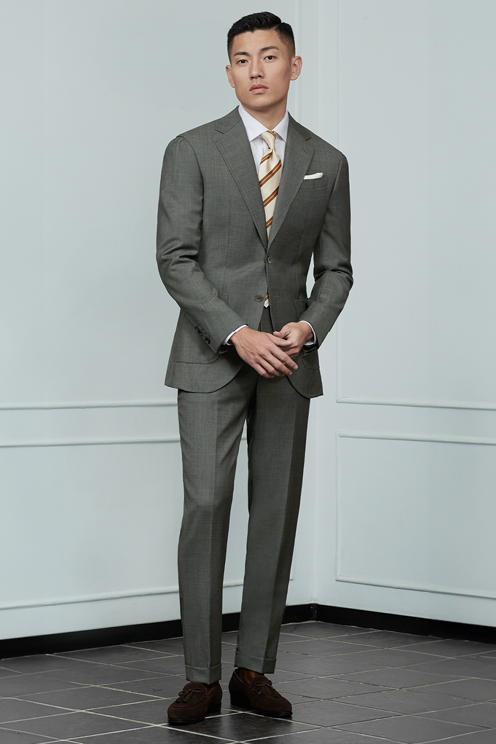 Lanifício MT GERALD - Costume single breasted, half canvas, em lã merino super 110 18.25 µ , lapela notched -  Verde Acinzentado