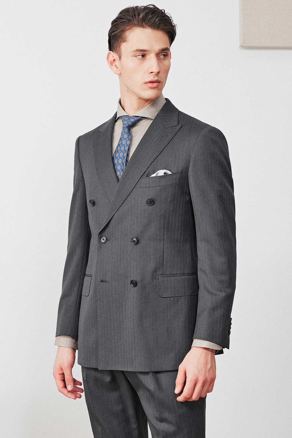 Lanifício Vitale Barberis Canonico - Costume double breasted 6x2, half canvas, lapela peak, em lã merino super 110 18.25 µ - Cinza médio espinha de peixe